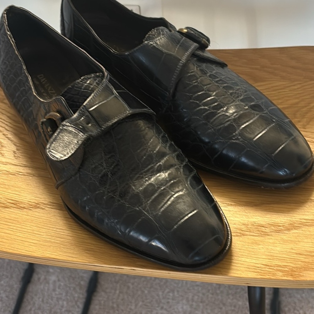 Elegant Black Crocodile Pattern Loafers